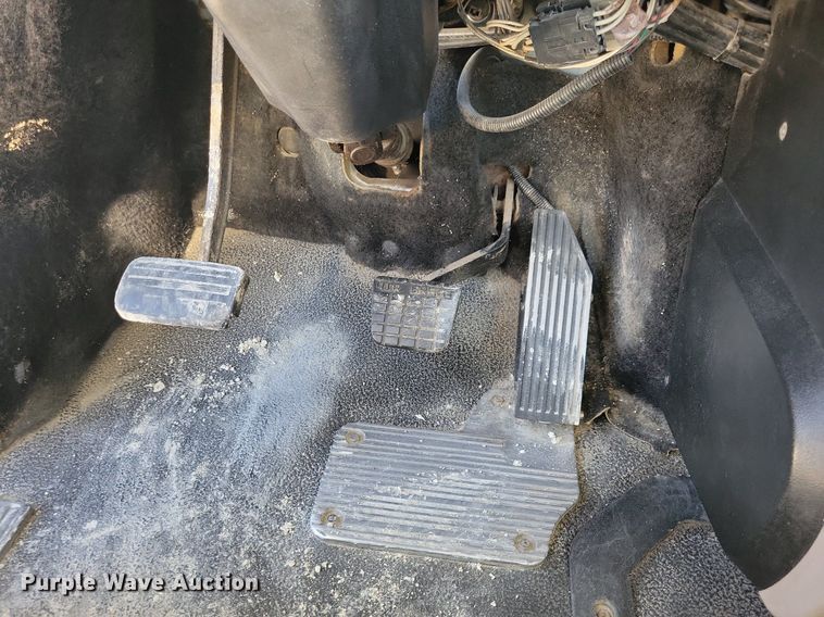 image for item LO9890 2004 Mack CX613 Vision  semi truck