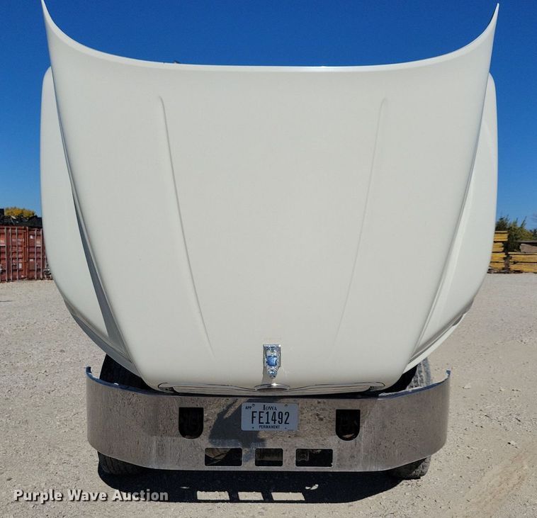 image for item LO9890 2004 Mack CX613 Vision  semi truck