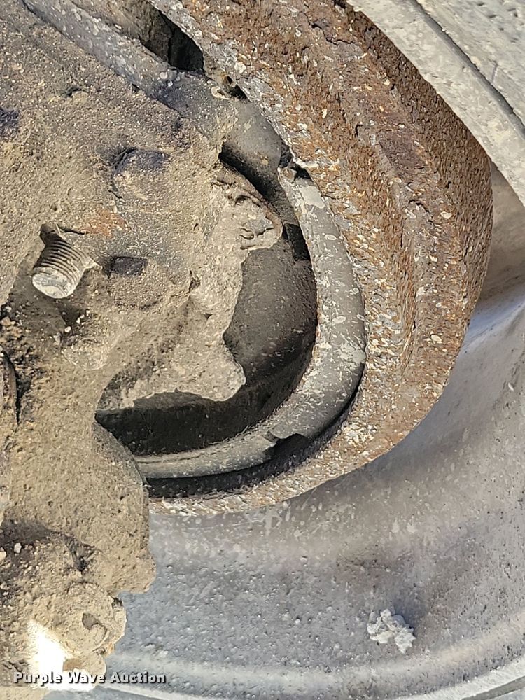 image for item LO9890 2004 Mack CX613 Vision  semi truck