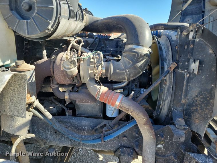 image for item LO9890 2004 Mack CX613 Vision  semi truck