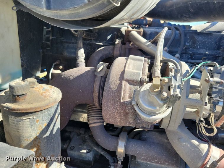 image for item LO9890 2004 Mack CX613 Vision  semi truck