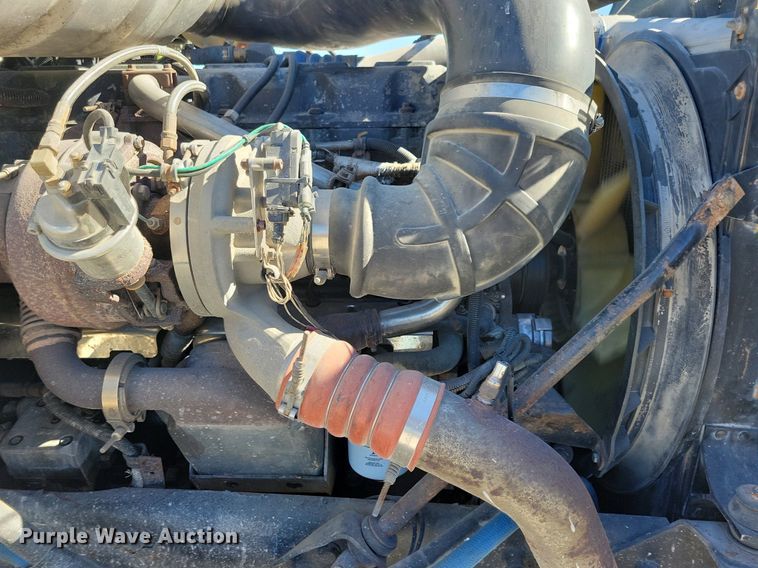 image for item LO9890 2004 Mack CX613 Vision  semi truck