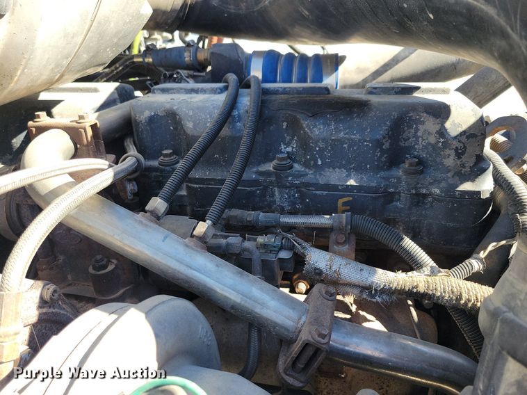 image for item LO9890 2004 Mack CX613 Vision  semi truck