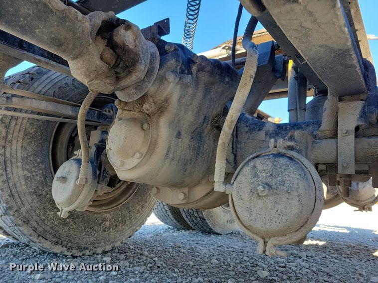 image for item LO9890 2004 Mack CX613 Vision  semi truck