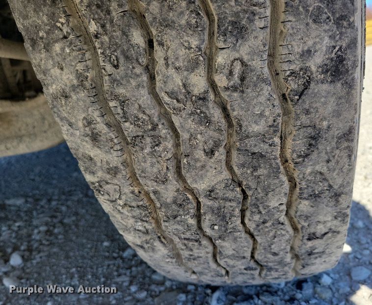 image for item LO9890 2004 Mack CX613 Vision  semi truck