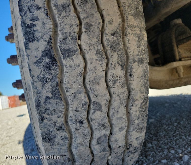 image for item LO9890 2004 Mack CX613 Vision  semi truck