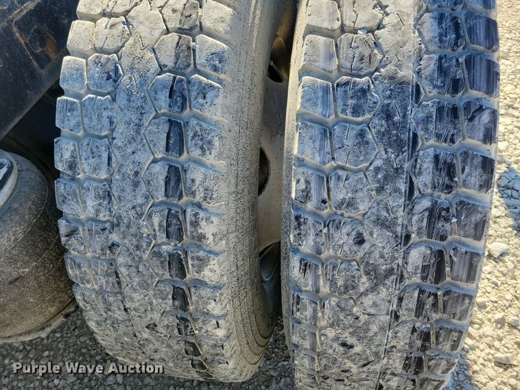 image for item LO9890 2004 Mack CX613 Vision  semi truck