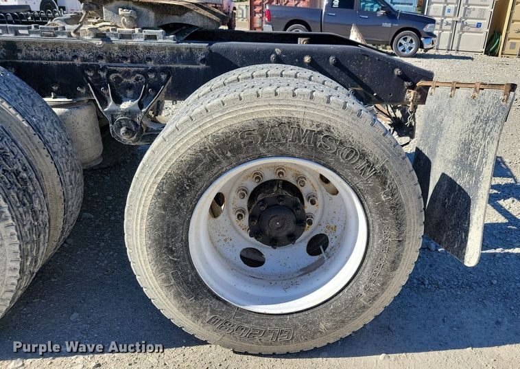 image for item LO9890 2004 Mack CX613 Vision  semi truck