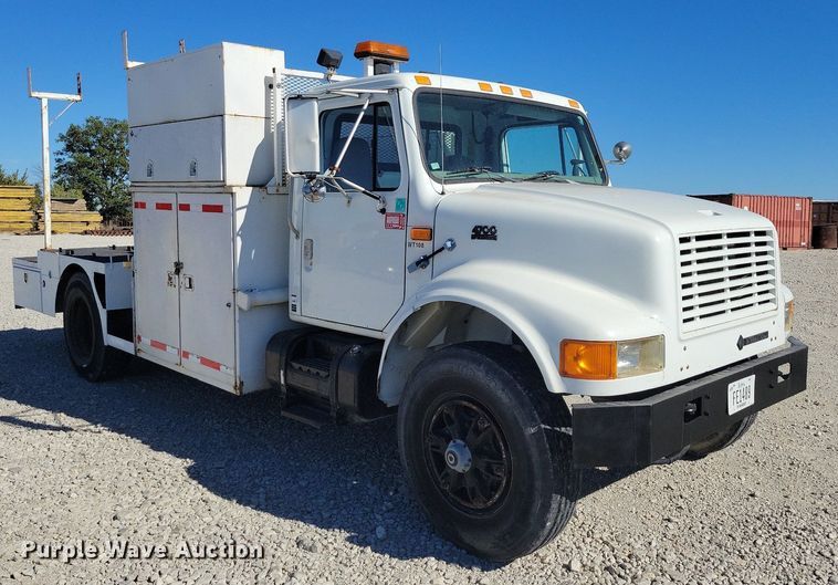 image for item LO9891 1998 International 4700  utility / service truck