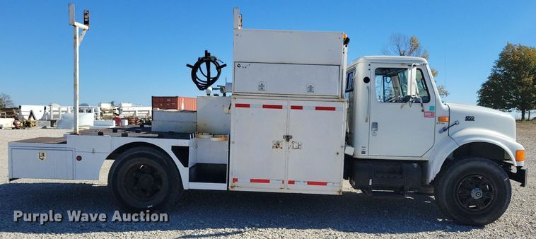 image for item LO9891 1998 International 4700  utility / service truck