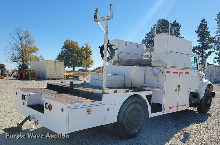 image for item LO9891 1998 International 4700  utility / service truck