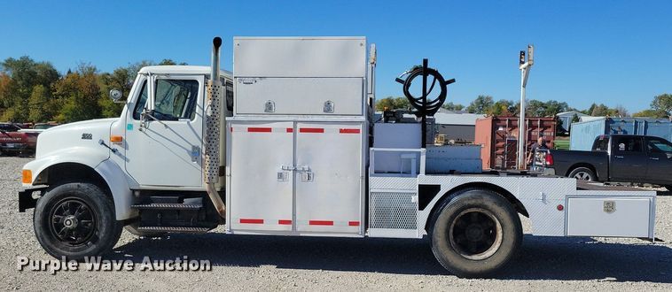 image for item LO9891 1998 International 4700  utility / service truck