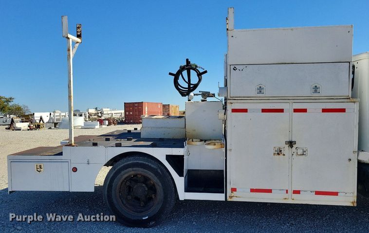 image for item LO9891 1998 International 4700  utility / service truck