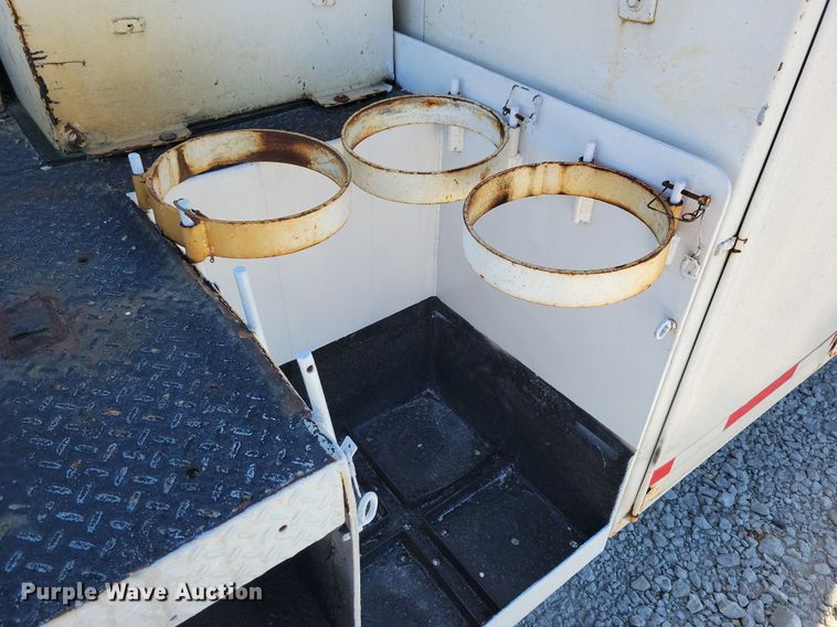 image for item LO9891 1998 International 4700  utility / service truck