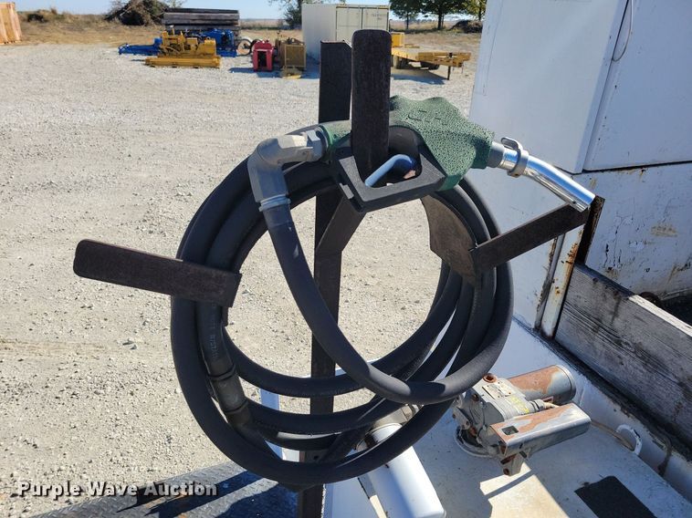 image for item LO9891 1998 International 4700  utility / service truck