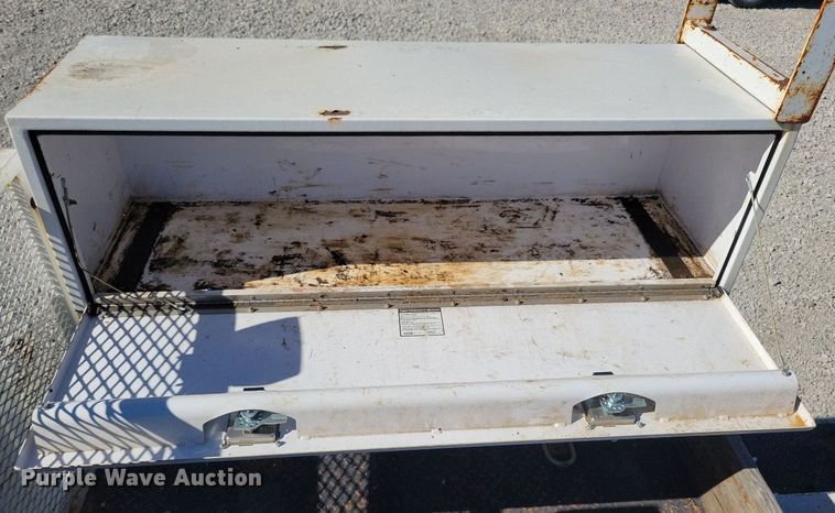 image for item LO9891 1998 International 4700  utility / service truck