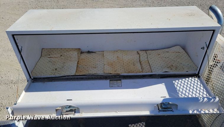 image for item LO9891 1998 International 4700  utility / service truck