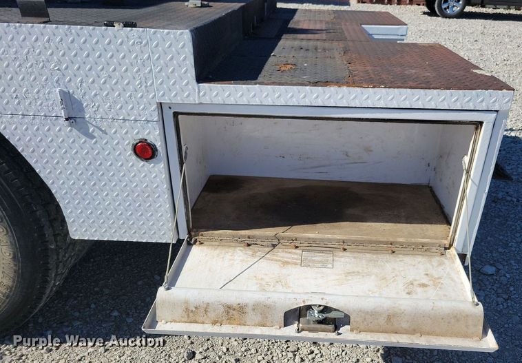 image for item LO9891 1998 International 4700  utility / service truck