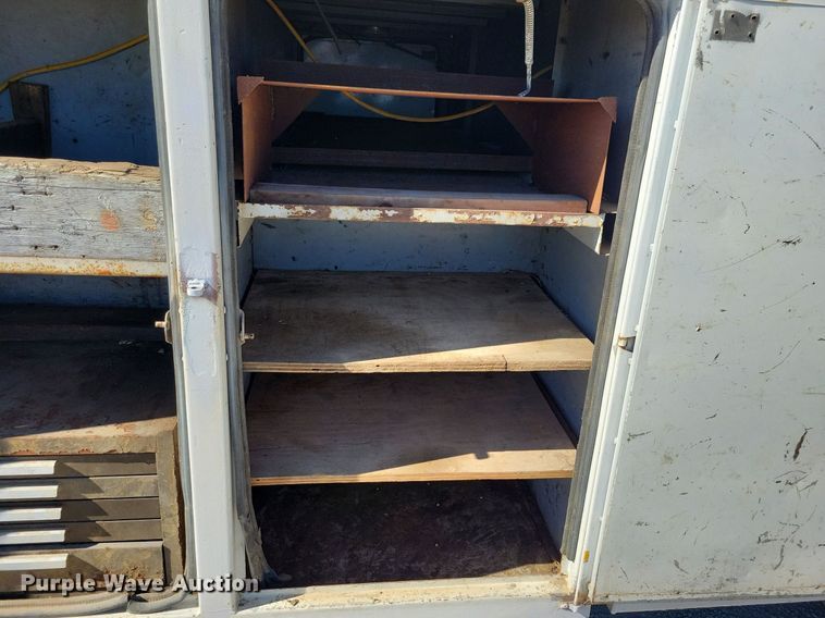 image for item LO9891 1998 International 4700  utility / service truck