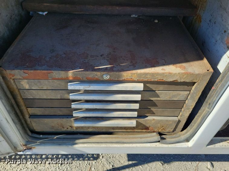 image for item LO9891 1998 International 4700  utility / service truck