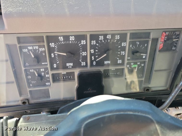 image for item LO9891 1998 International 4700  utility / service truck