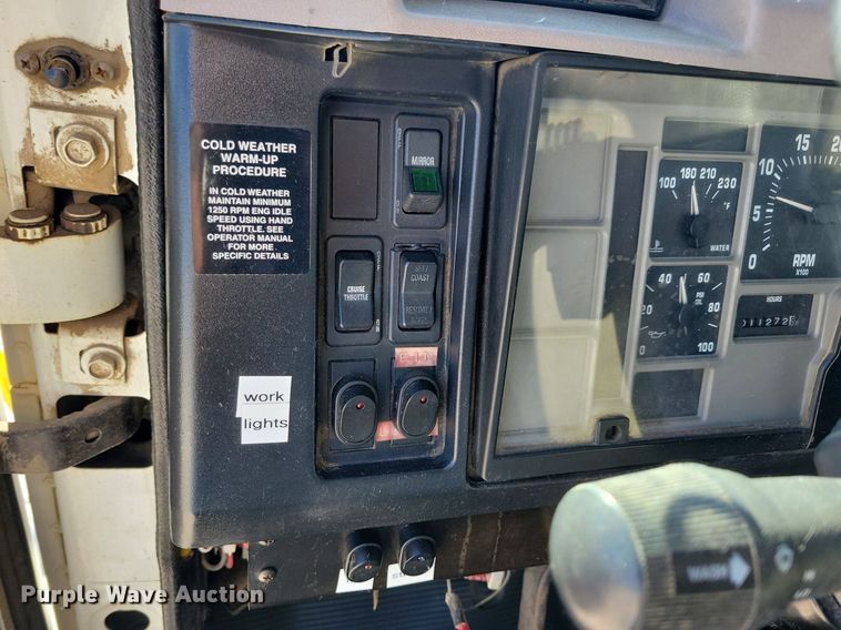 image for item LO9891 1998 International 4700  utility / service truck