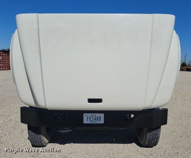 image for item LO9891 1998 International 4700  utility / service truck