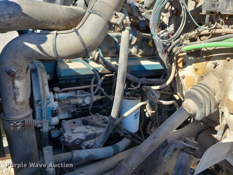 image for item LO9891 1998 International 4700  utility / service truck