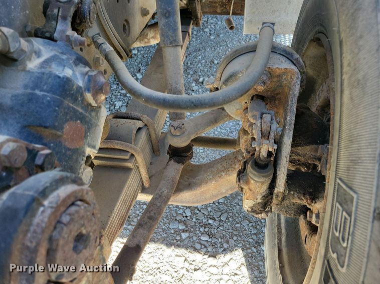 image for item LO9891 1998 International 4700  utility / service truck