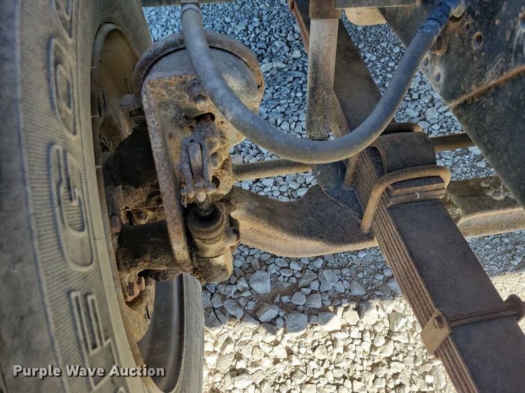 image for item LO9891 1998 International 4700  utility / service truck