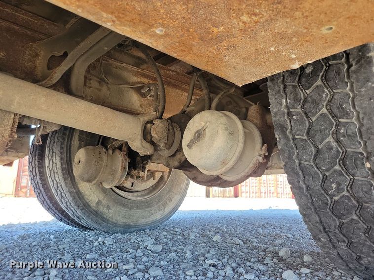 image for item LO9891 1998 International 4700  utility / service truck