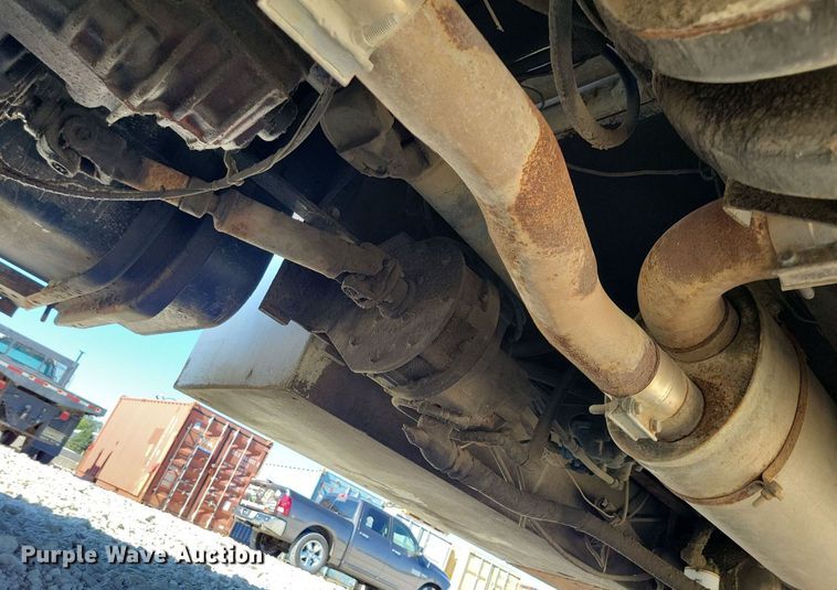 image for item LO9891 1998 International 4700  utility / service truck