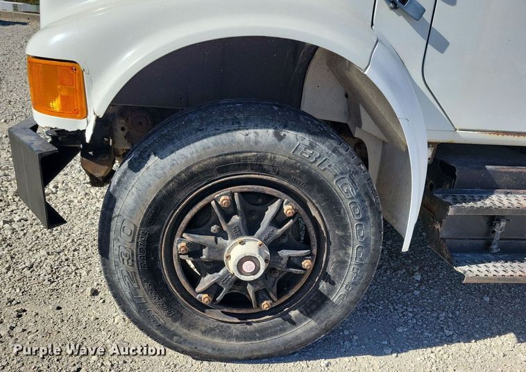 image for item LO9891 1998 International 4700  utility / service truck