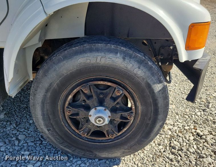 image for item LO9891 1998 International 4700  utility / service truck