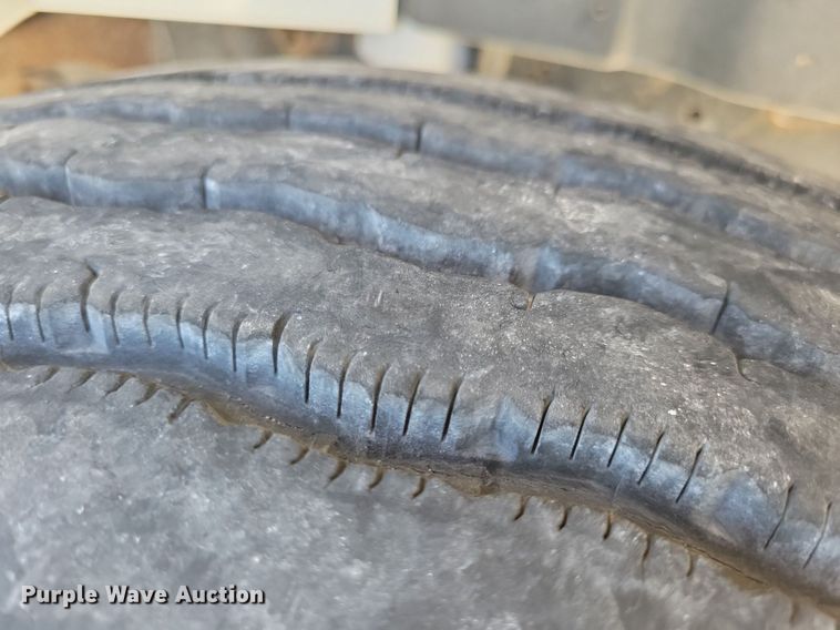 image for item LO9891 1998 International 4700  utility / service truck