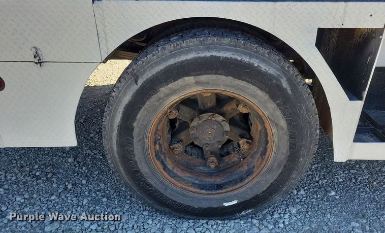 image for item LO9891 1998 International 4700  utility / service truck