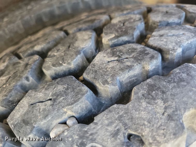 image for item LO9891 1998 International 4700  utility / service truck