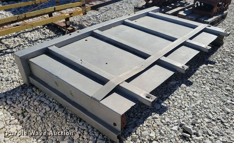 image for item LO9895 Headache rack