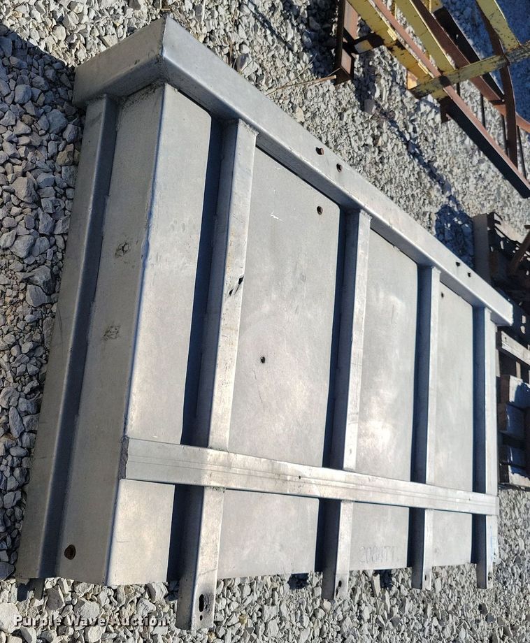 image for item LO9895 Headache rack