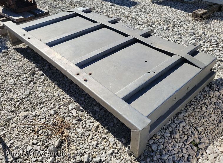 image for item LO9895 Headache rack