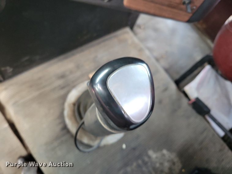 image for item LO9899 2000 Freightliner FLD112  semi truck