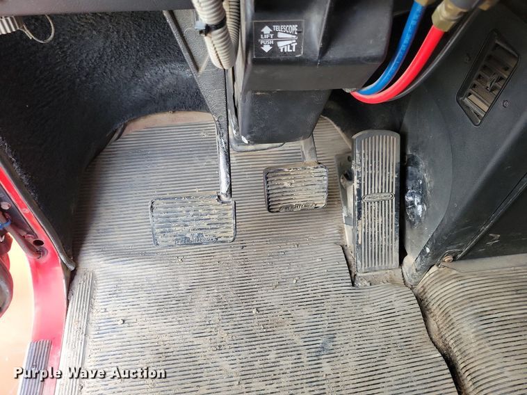 image for item LO9899 2000 Freightliner FLD112  semi truck