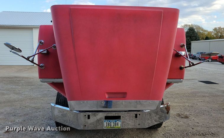 image for item LO9899 2000 Freightliner FLD112  semi truck