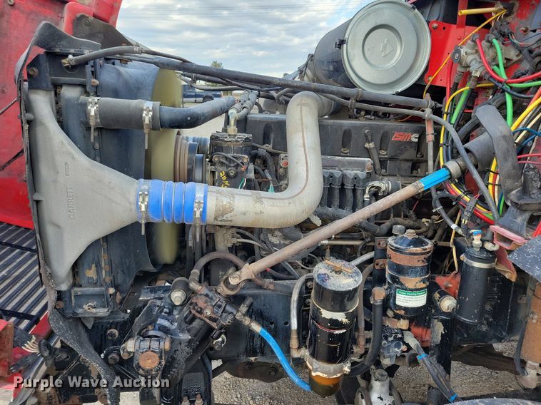 image for item LO9899 2000 Freightliner FLD112  semi truck