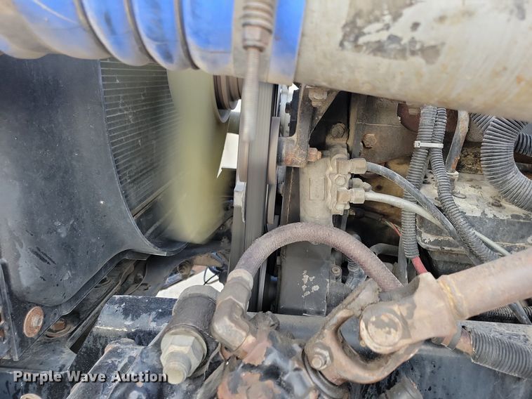 image for item LO9899 2000 Freightliner FLD112  semi truck