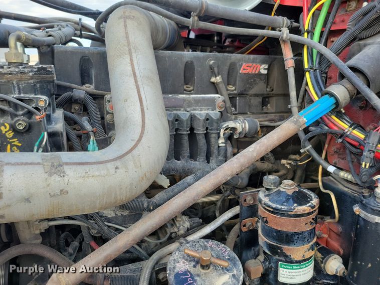 image for item LO9899 2000 Freightliner FLD112  semi truck