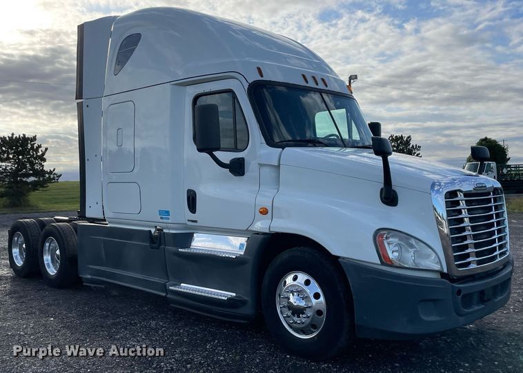 image for item LV9098 2015 Freightliner Cascadia Evolution  semi truck