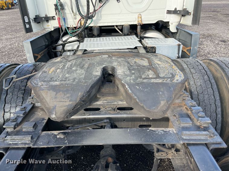 image for item LV9098 2015 Freightliner Cascadia Evolution  semi truck