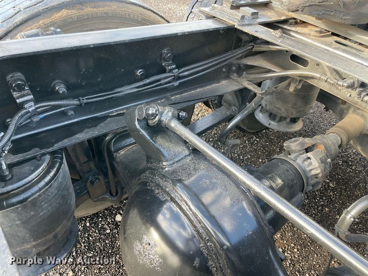 image for item LV9098 2015 Freightliner Cascadia Evolution  semi truck