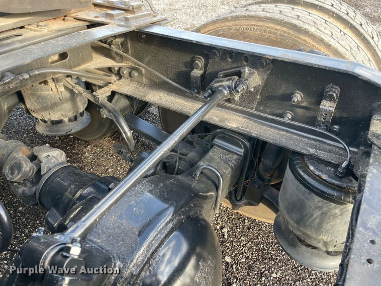 image for item LV9098 2015 Freightliner Cascadia Evolution  semi truck